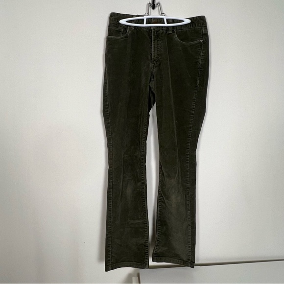 L.L. Bean Denim - L.L.Bean Favorite Fit corduroy pants in size 6 Medium Tall (M/T) for women.